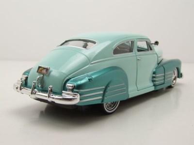 Chevrolet Aerosedan Fleetline 1948 grün Modellauto 1:24 Motormax