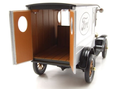 Ford Model T Paddy Wagon 1925 silber Modellauto 1:24 Motormax