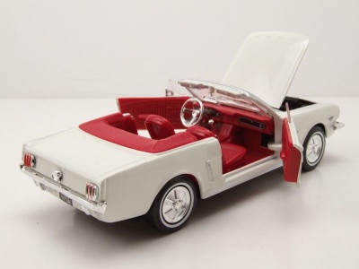 Ford Mustang Convertible 1964 1/2 creme James Bond Goldfinger Modellauto 1:24 Motormax
