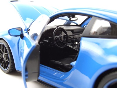 Porsche 911 GT3 2022 blau Modellauto 1:18 Maisto