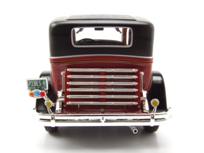 Peerless Master 8 Sedan 1931 rot schwarz Modellauto 1:18 Auto World