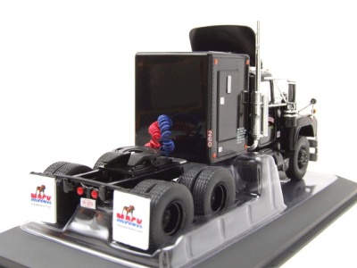 Mack R-Series Zugmaschine mit Kabine und Rammschutz 1966 schwarz R.D. Trucking Modellauto 1:43 ixo models