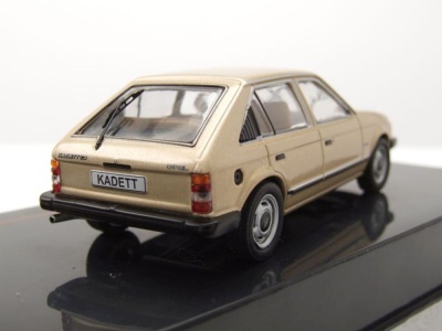 Opel Kadett D 1981 beige metallic Modellauto 1:43 ixo models