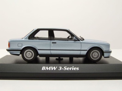 BMW 3er E30 1989 silberblau metallic Modellauto 1:43 Maxichamps
