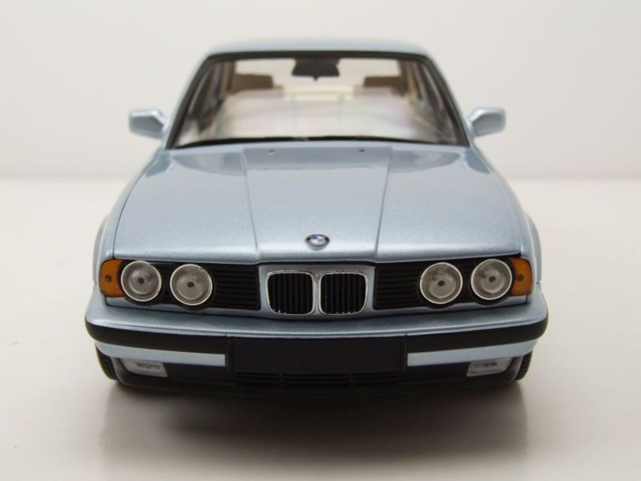 Modellauto BMW 5er 535i E34 1988 hellblau metallic 1:18 Minichamps bei ...