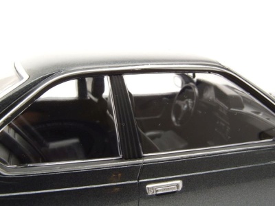 BMW 635 CSI 1982 grau metallic Modellauto 1:18 Minichamps