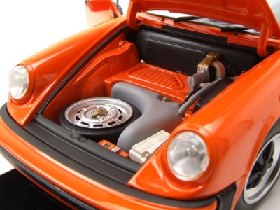 Porsche 911 Carrera 3.2 Targa 1983 orange Modellauto 1:18 Minichamps