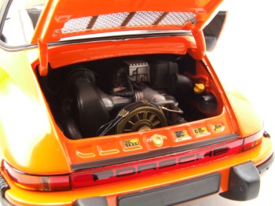 Porsche 911 Carrera 3.2 Targa 1983 orange Modellauto 1:18 Minichamps