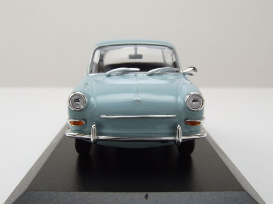 Modellauto VW 1600 1966 hellblau 1:43 Maxichamps bei