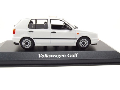 VW Golf 3 1997 weiß Modellauto 1:43 Maxichamps