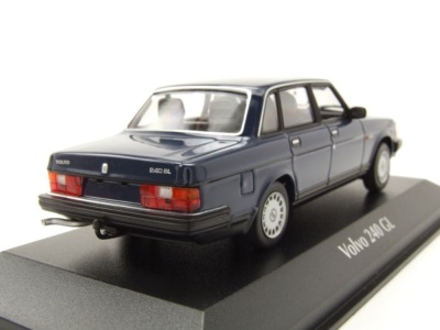 Volvo 240 GL 1986 dunkelblau Modellauto 1:43 Maxichamps