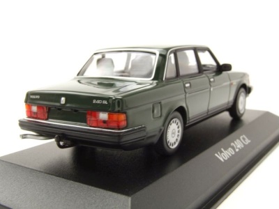 Volvo 240 GL 1986 dunkelgrün Modellauto 1:43 Maxichamps