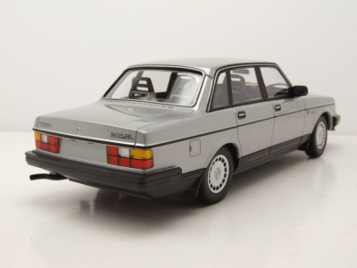 Volvo 240 GL 1986 silber Modellauto 1:18 Minichamps