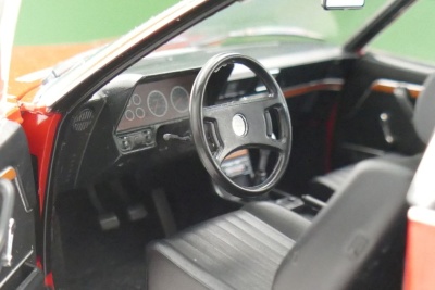 Opel Commodore B Coupe rot schwarz Modellauto 1:18 Touring Modelcars