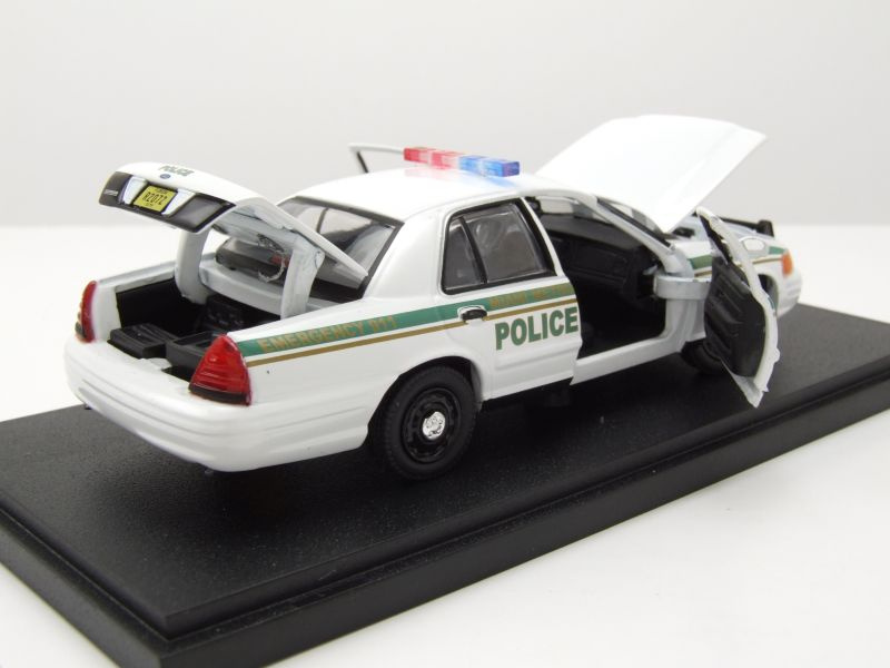 Ford Crown Victoria Police Interceptor Miami Metro Police 2001 weiß Dexter Modellauto 1:43 Greenlight Collectibles