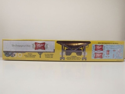 Fruehauf Semi Trailer Miller Beer 1940 Kunststoffbausatz...