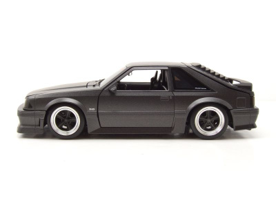 Ford Mustang GT 1989 schwarz grau Modellauto 1:24 Jada Toys