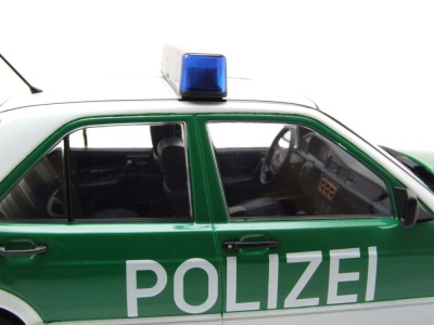 Mercedes 190 W201 Polizei 1993 grün weiß Modellauto 1:18 Triple9