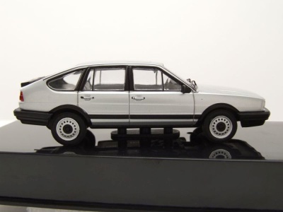 VW Passat B2 1985 silber Modellauto 1:43 ixo models