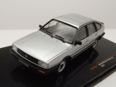 VW Passat B2 1985 silber Modellauto 1:43 ixo models