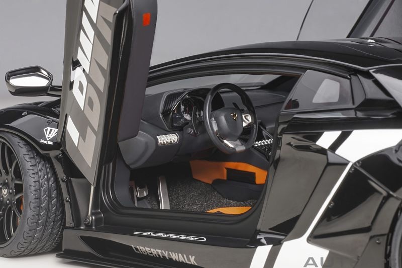 Modellauto Lamborghini Aventador Liberty Walk LB Works Limited Edition schwarz 1 18 Autoart bei Modellautocenter 299 50