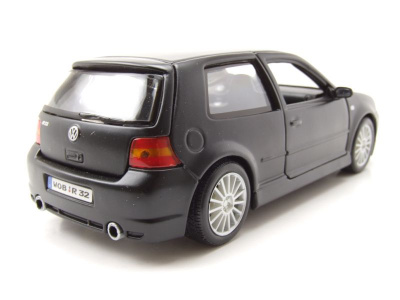 VW Golf 4 R32 matt schwarz Modellauto 1:24 Maisto
