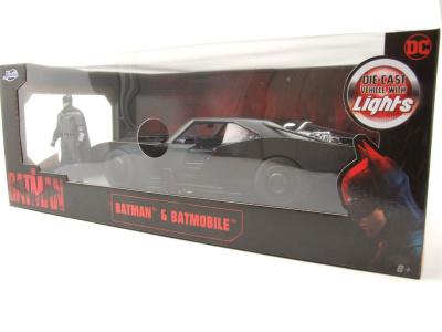 Batmobile The Batman 2022 schwarz mit Licht und Figur Modellauto 1:18 Jada Toys