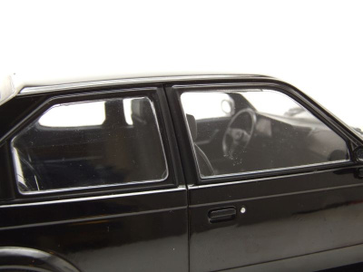 Opel Kadett D GTE 1983 schwarz Modellauto 1:18 MCG