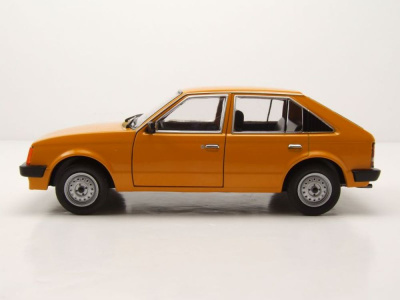 Opel Kadett D 1979 orange Modellauto 1:24 Whitebox