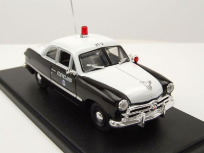 Ford Police Cleveland Ohio 1949 schwarz weiß Modellauto 1:43 Greenlight Collectibles