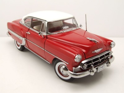 Chevrolet Bel Air Hardtop Coupe 1953 rot weiß Modellauto 1:18 Sun Star