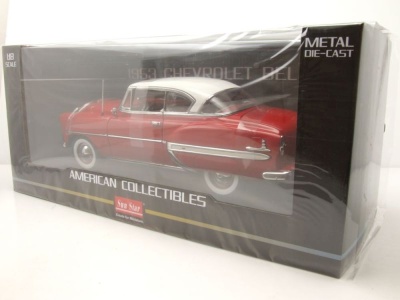 Chevrolet Bel Air Hardtop Coupe 1953 rot weiß Modellauto 1:18 Sun Star