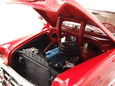 Chevrolet Bel Air Hardtop Coupe 1953 rot weiß Modellauto 1:18 Sun Star