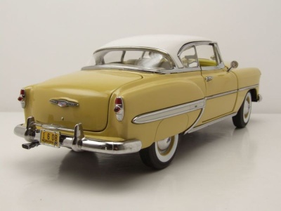 Chevrolet Bel Air Hardtop Coupe 1953 gelb weiß Modellauto 1:18 Sun Star