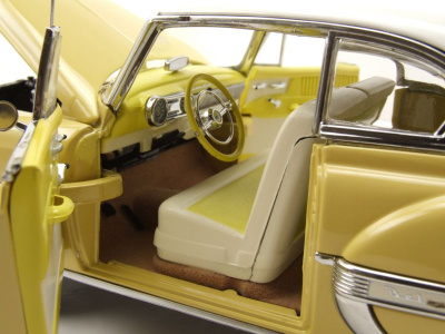 Chevrolet Bel Air Hardtop Coupe 1953 gelb weiß Modellauto 1:18 Sun Star