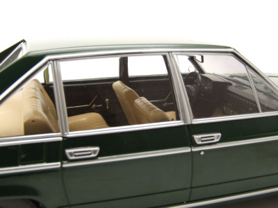 Tatra 613 1979 grün Modellauto 1:18 Triple9