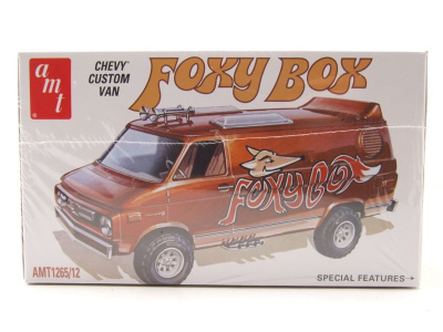 Chevrolet Custom Van Foxy Box 1975 Kunststoffbausatz Modellauto 1:25 AMT