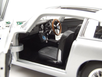 Aston Martin DB5 1965 silber James Bond No Time to Die Modellauto 1:18 Auto World