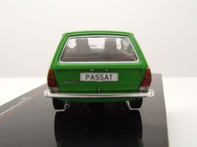 VW Passat Variant LS Kombi 1975 grün Modellauto 1:43 ixo models