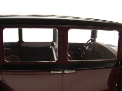 Mercedes Typ Nürburg 460/460 K (W08) 1928 dunkelrot schwarz Modellauto 1:18 MCG