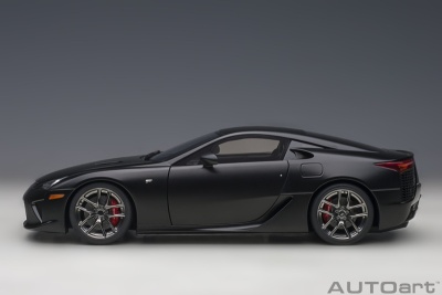 Lexus LFA 2010 matt schwarz Modellauto 1:18  Autoart