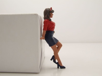 Figur Pin-Up Girl Betsy rot blau für 1:18 Modelle American Diorama