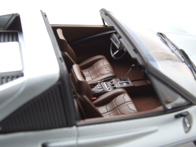 Ferrari 308 GTS 1982 silber Modellauto 1:18 Norev