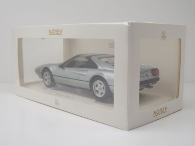 Ferrari 308 GTS 1982 silber Modellauto 1:18 Norev