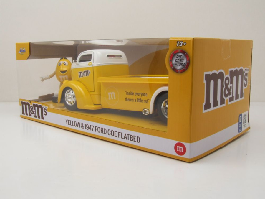 JADA TOYS 1/24 – FORD COE Flatbed Truck with M&M'S Yellow Figure – 1947 -  Five Diecast