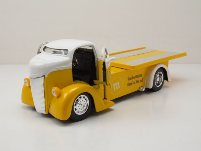 Ford COE Flatbed 1947 gelb M&Ms mit Figur Modellauto 1:24 Jada Toys