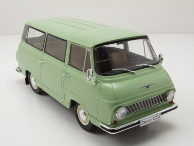 Skoda 1203 1968 hellgrün Modellauto 1:24 Whitebox