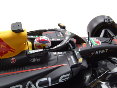 Red Bull RB18 Formel 1 2022 #11 Perez Modellauto 1:24 Bburago