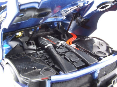 Ferrari FXX K Evo #27 blau Modellauto 1:18 Bburago