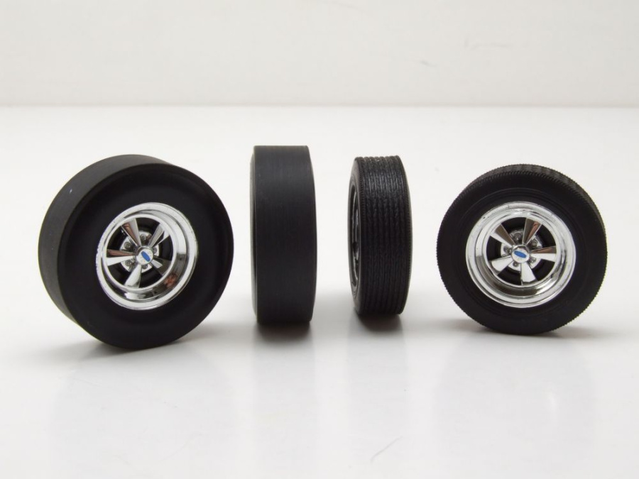 Reifen und Felgen Cragar chrome (4 Stück) für 1:18 Modelle Acme